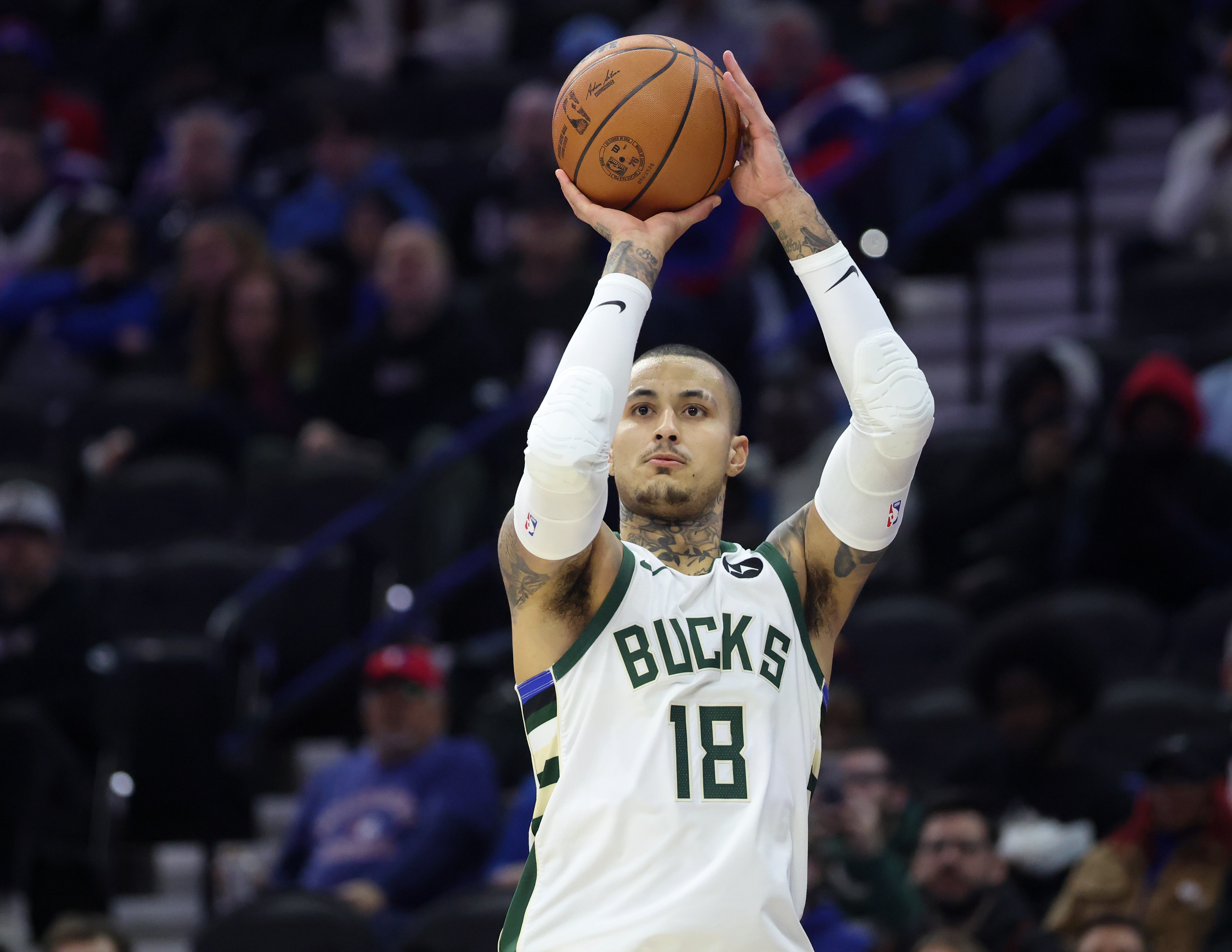 yabo-马哥杀疯了！库兹马第三节怒轰16分 三节砍下31分平赛季最高